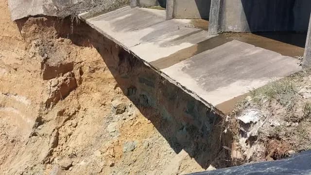 Senteeko Dam Collapse Risk Spurs Evacuation