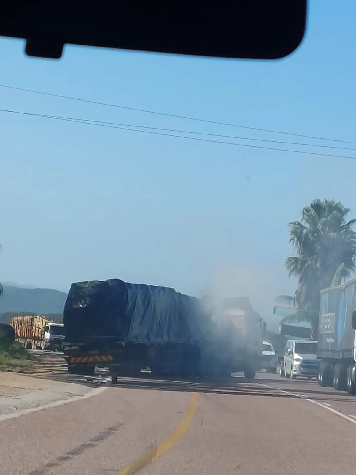 Truck Breakdown Sparks Danger on R40